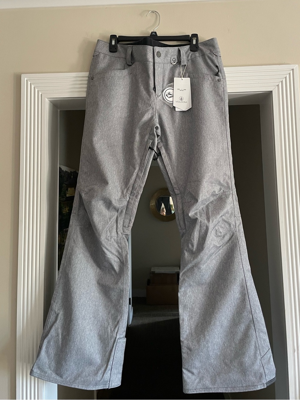 Volcom Women's Light Gray Snow Pants - Stretch Slim Fit-Size XL-New With Tags